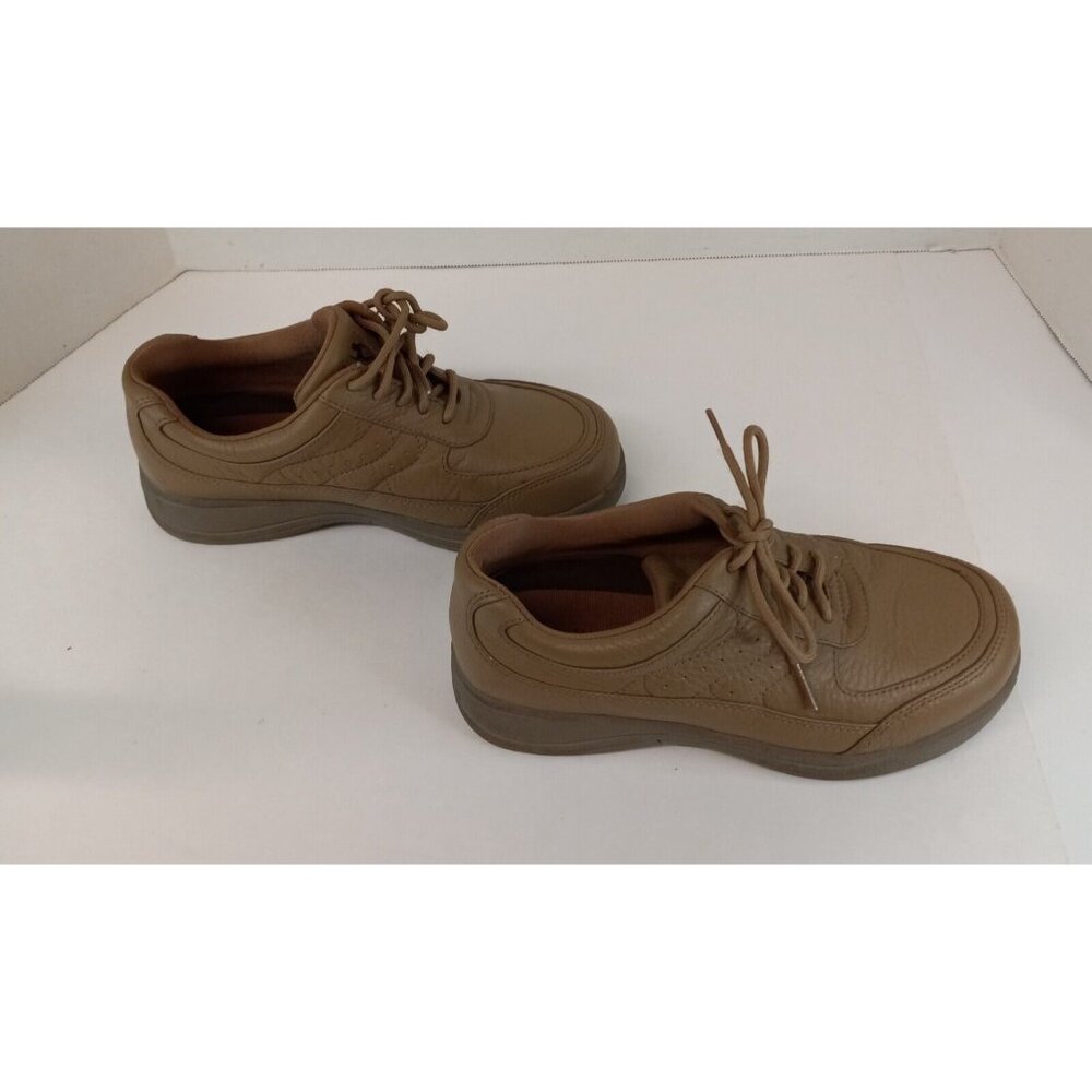 Supremes Women's Shoes Size 5.5 WW Leather Comfort Walking Slip Resistant GUC